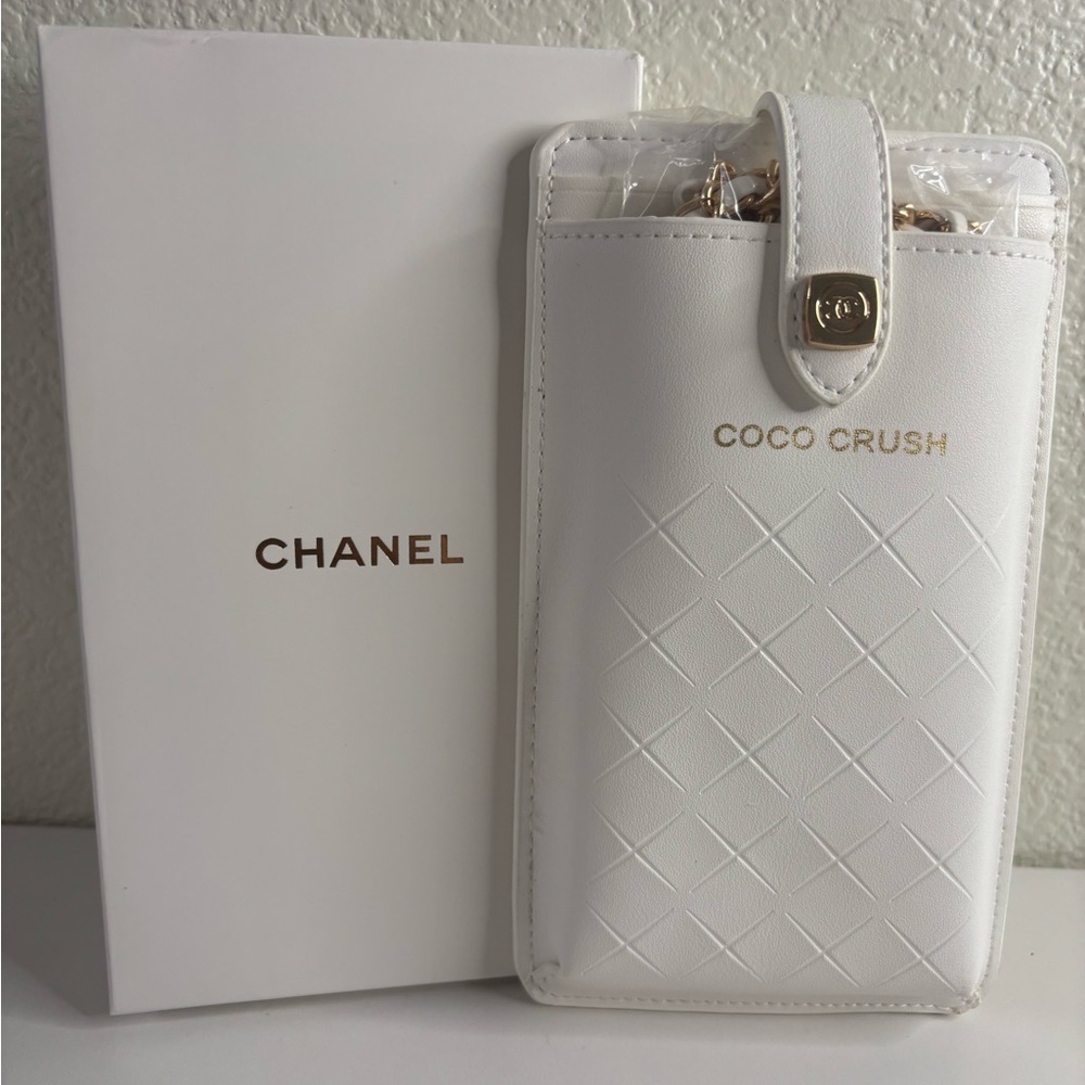 CHANEL Coco Crush White Quilted Phone Pouch